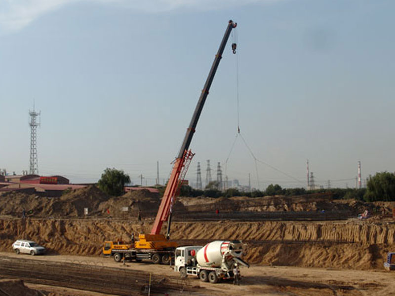 长风西大街打通工程化工排洪桩基施工(2009.9)02